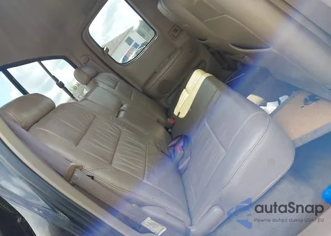 2002 Toyota Tundra Ltd V8 z USA, uszkodzony, nr VIN 5TBBT48152S276252